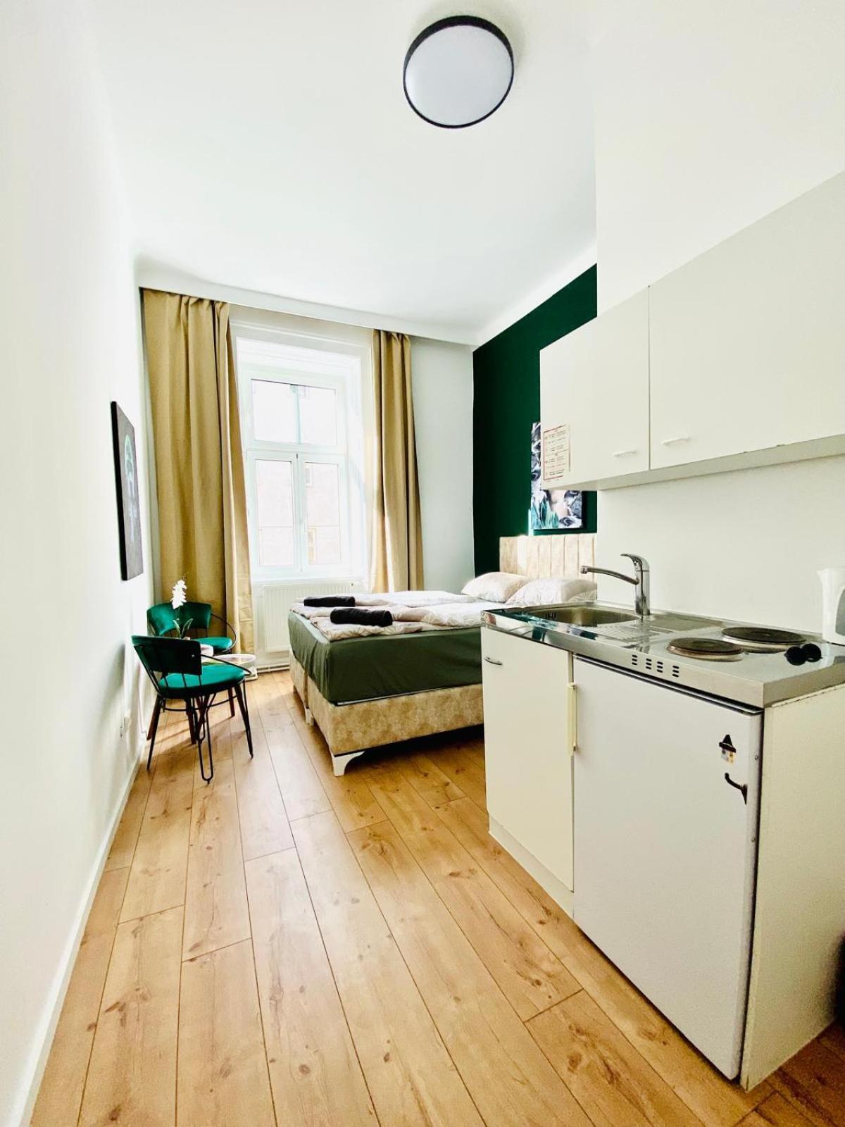 8 Fully Equipped Studio Shared Apt W Terrace Margareten Vienna Exterior photo