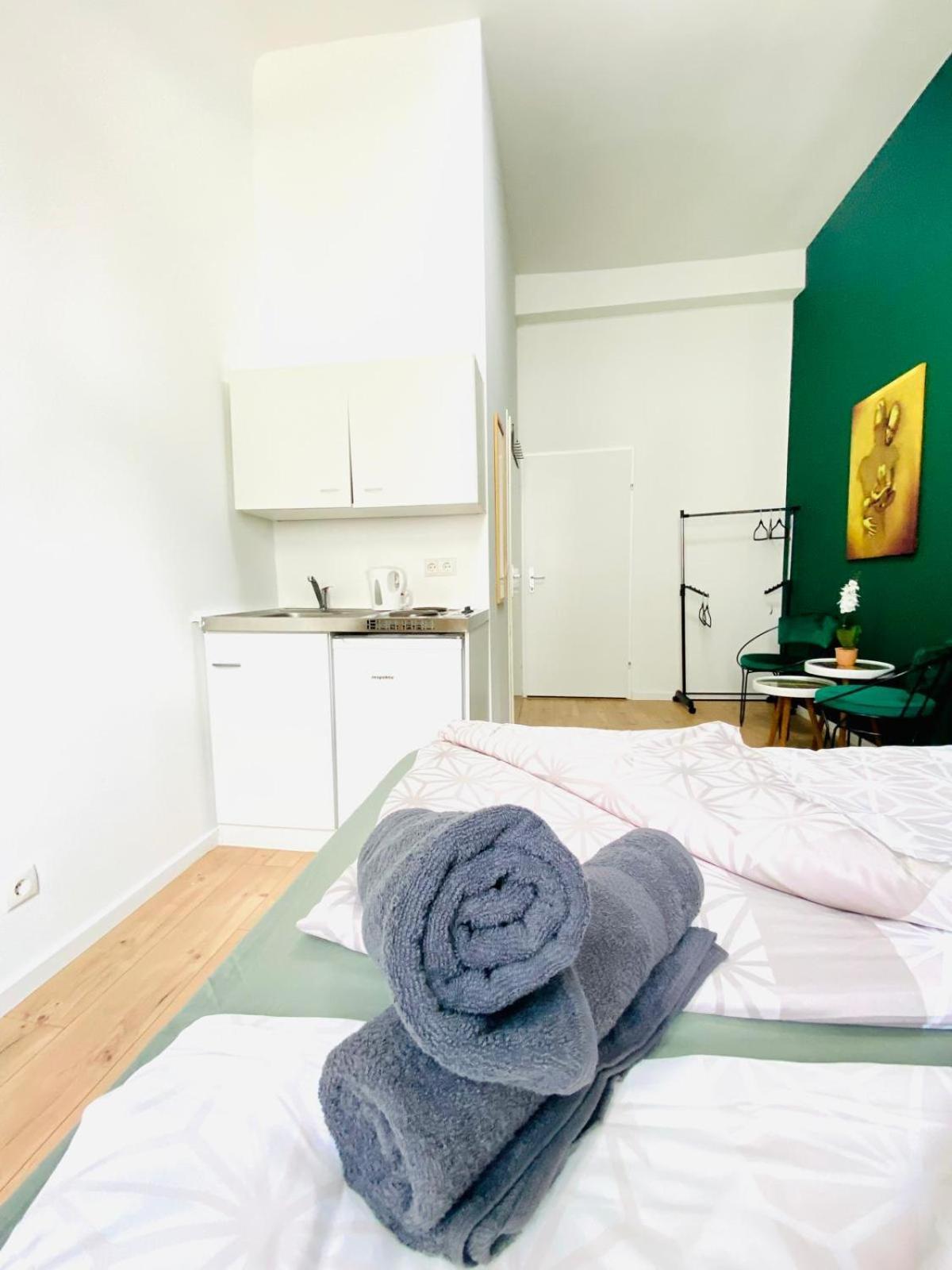 8 Fully Equipped Studio Shared Apt W Terrace Margareten Vienna Exterior photo